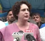 Priyanka Gandhi Meets Wrestlers At Jantar Mantar