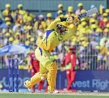 CSK starts innings with brisk pase
