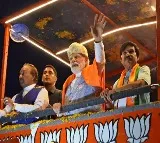 BJP worker threw phone at PMs vehicle in excitement had no ill intention says Karnataka police