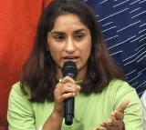'Did we win medals to see this day', Vinesh Phogat breaks down after midnight 'brawl' with cops