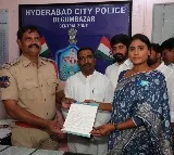 Sharmila complains against KTR to Begum Bazar police
