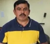 MLA Raja Singh stopped from entering Telangana Secretariat
