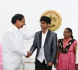 Telangana CM announces Rs 2.5 crore for Chess Grandmaster Praneeth