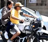 Amitabh Bachchan revealed that he was getting late for work when he decided to take help from an unknown man