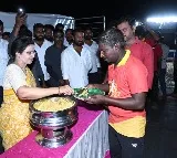 Nara Bhuvaneswari met Lokesh team volunteers in camp site