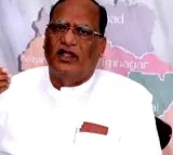 Gutta fires at BJP and Congress