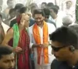 cm jagan visited maha yajnam in vijayawada