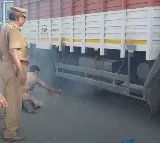 Truck carrying rs 535 crores of rbi struck in chennai due to break down