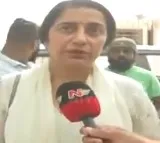 Suhasini pays homage to Sarath Babu mortal remains