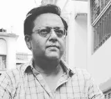 Actor Nitesh Pandey Dies At 50 In Nashik Hotel