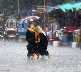 Heavy rain lashes Hyderabad city