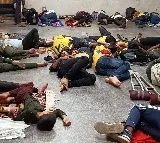 Dhoni fans slept Ahmedabad railway station sunday night