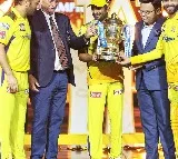 Rayudu reveals reason behind Dhoni king sized IPL Trophy gesture