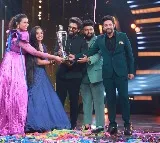 'Pushpa' star Allu Arjun crowns Telugu Indian Idol 2 winner