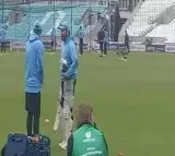 Injury concern for India as Rohit Sharmas thumb wrapped in bandage