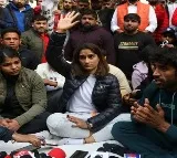 Wrestlers reaches Anurag Thakur residence