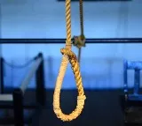 Hyderabad student hangs self, parents suspect black magic
