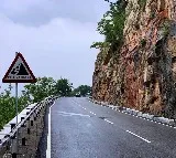 Toofan vehicle overturned in Tirumala ghat road