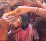 minister srinivas goud felicitated by milk at mahabubnagar