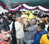 Chandrababu attends Kothakota Dayakar Reddy funeral