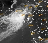 Biparjoy makes landfall between Karachi and Mandvi