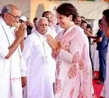 Congress focuses on keeping its flock together, going with all guns blazing