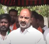 bandi sanjay criticized cm kcr
