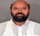 MLA Muthireddy Yadagiri Reddy weeps after daughter argument