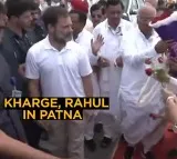 Nitish Kumar welcomes Rahul Gandhi at airport