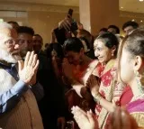 Egyptian woman welcomes PM Modi with song from 'Sholay'