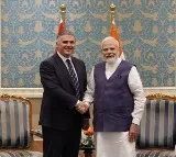 PM Modi meets Egyptian industrialists, intellectuals