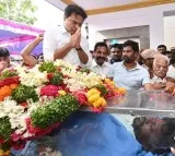 KTR emotional after seeing Saichand dead body