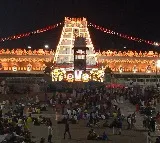 Tirumala witnesses huge rush of devotees again