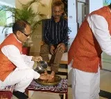Shivraj Chouhan washes feet of tribal amid urination incident row