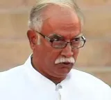 Show cause notice to Rama Theertham priests who welcomed Ashok Gajapathi Raju