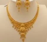 Gold rate today at three week high on weak US dollar