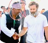 Raj Cong leader held for taking bribe promising job; Shekhawat releases pic with Rahul