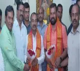 Etala Rajender asks KCR about national politics