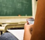 Unesco suggests worldwide ban on mobile phones in schools
