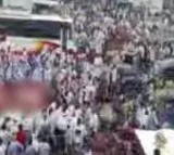 TDP and YSRCP workers fignt in Vinukonda and stones pelted on YSRCP MLA