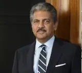 Anand Mahindra showers praises on shahrukh khan over his newly released song in jawan