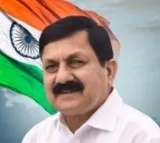 K'taka: Ex-minister apologises over remark on Kharge's complexion
