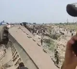 25 Dead in Pakistan train accident