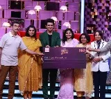 ఆహా నేను సూపర్ వుమెన్ షో లో 'సూపర్ వుమెన్ ఫండ్' ను ప్రకటించిన తెలంగాణ ప్రిన్సిపాల్ సెక్రటరీ జయేష్ రంజన్ మరియు వి హబ్ సీఈఓ దీప్తి రావుల