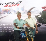 వైజాగ్ లో మొదటి బ్యాచ్  Speed 400 బైక్‌లను డెలివరీ చేసిన Triumph