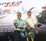 వైజాగ్ లో మొదటి బ్యాచ్  Speed 400 బైక్‌లను డెలివరీ చేసిన Triumph