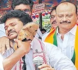Arugolanu sarpanch slaps himself with slippers as mark of protest of against AP CM jagan