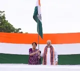 Amit Shah hoists Tiranga