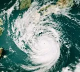 Powerful Typhoon Lan barrels towards Central Japan