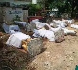 idols of leaders next to toilets in Nandigama